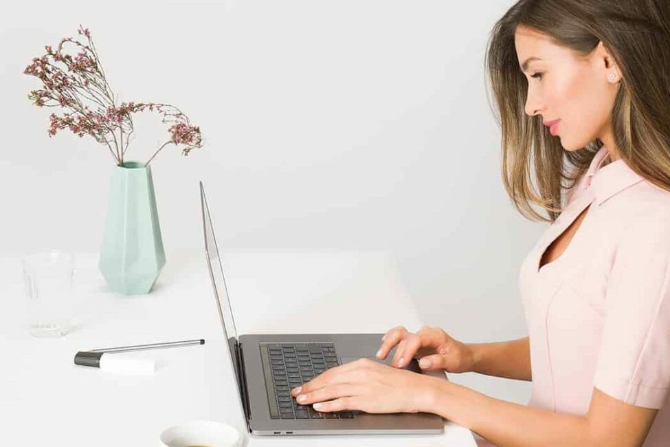 icons8-team-CrW-TbykPBQ-unsplash-1400×700